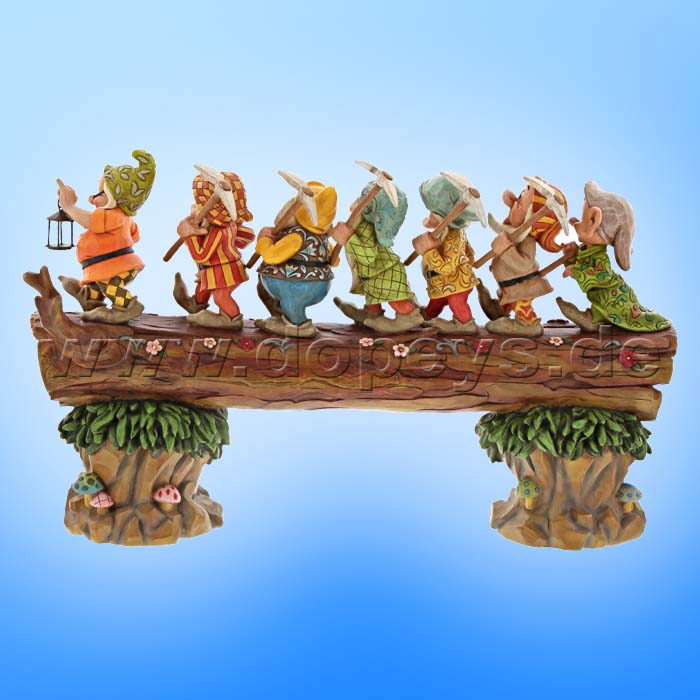 A Good Day’s Work, A Good Night’s Sleep (7 Zwerge Baumstamm Meisterstück) Figur von Disney Traditions / Jim Shore - Enesco 6005147