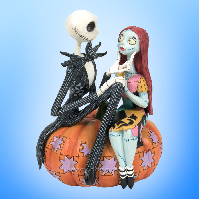 Disney Traditions Figur - Jack and Sally auf einem Kürbis (The Pumpkin King and Sally) von Jim Shore 6014358